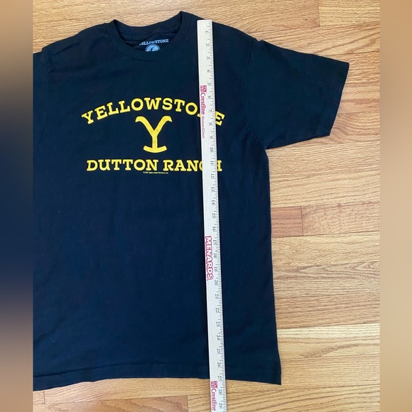 Yellowstone Dutton Ranch Tshirt Adult Medium Black Paramount Network Shirt - Picture 5 of 5
